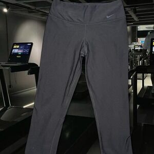 Nike black capri leggings